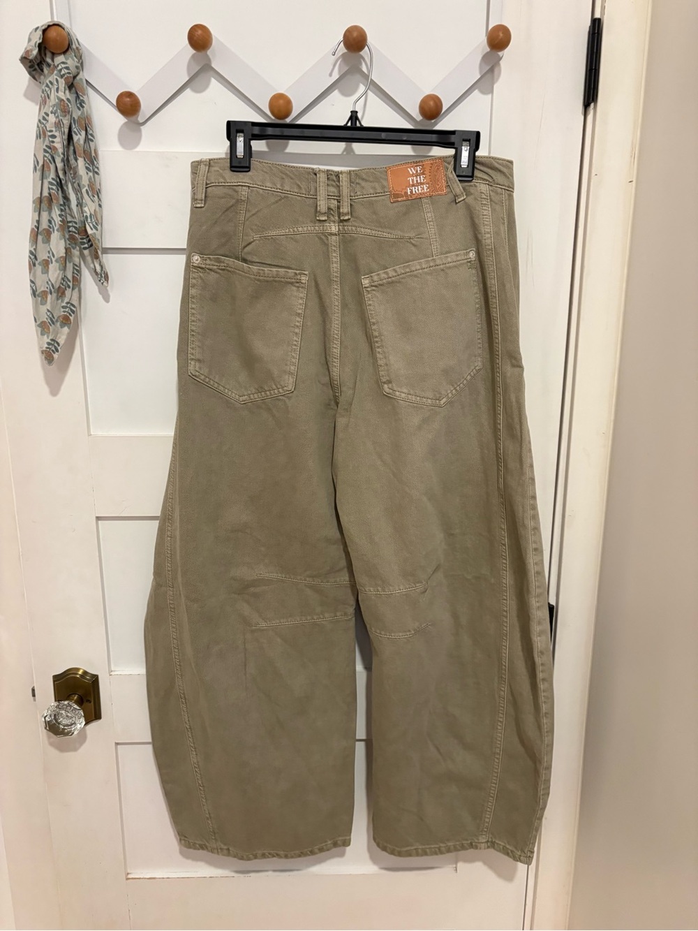 We The Free Good Luck Barrel Jeans NWOT - Picture 2 of 2